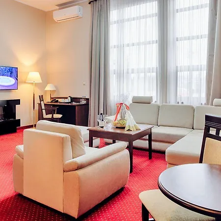 Готель Grand Royal