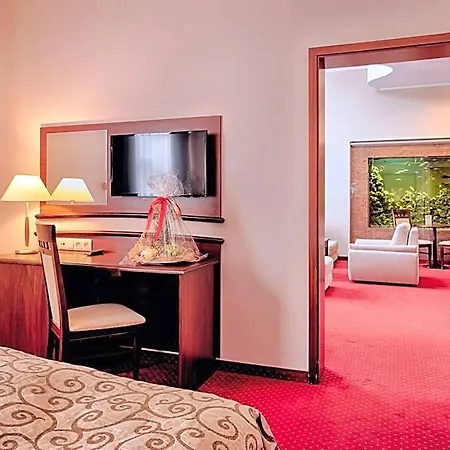 Grand Royal 포즈난